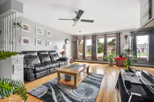 952 W Grant Dr, Des Plaines, IL 60016 - Photo 5