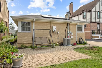 952 W Grant Drive, Des Plaines, IL 60016 - Photo 13