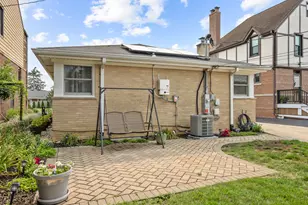 952 W Grant Dr, Des Plaines, IL 60016 - Photo 13