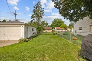 952 W Grant Dr, Des Plaines, IL 60016 - Photo 15