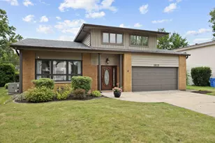 1815 Azalea Ln, Mount Prospect, IL 60056 - Photo 1