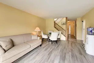 418 Bluebird Ln, Deerfield, IL 60015 - Photo 3