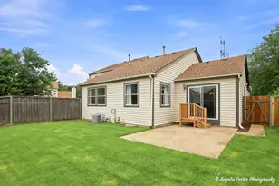 205 Chaparral Cir, Elgin, IL 60120 - Photo 29
