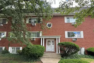727 S Maple Ave, Oak Park, IL 60304 - Photo 1