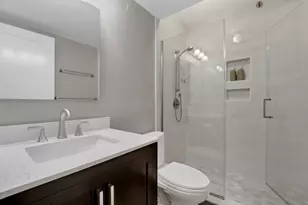 400 E Ohio St, Chicago, IL 60611 - Photo 25