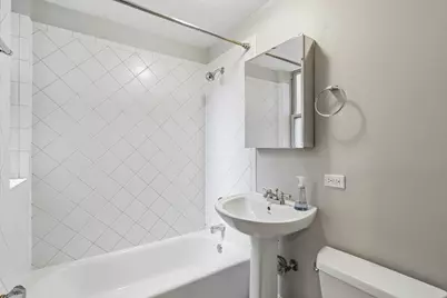 221 N Oak Park Avenue #2E, Oak Park, IL 60302 - Photo 9