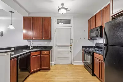 221 N Oak Park Avenue #2E, Oak Park, IL 60302 - Photo 5