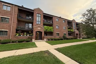 7935 W 90th St, Hickory Hills, IL 60457 - Photo 3