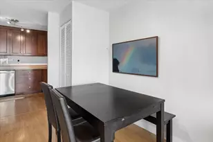1560 N Sandburg Terrace, Chicago, IL 60610 - Photo 11