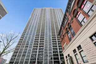 1560 N Sandburg Terrace, Chicago, IL 60610 - Photo 3