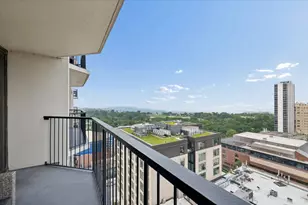 1560 N Sandburg Terrace, Chicago, IL 60610 - Photo 7