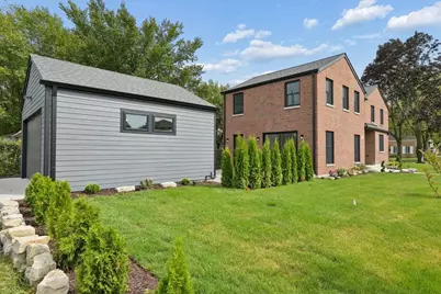 3810 W North Shore Avenue, Lincolnwood, IL 60712 - Photo 33