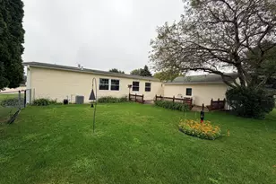 8616 Summerwood Dr, Roscoe, IL 61073 - Photo 3