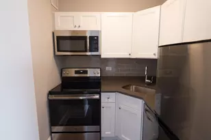 817 W Lakeside Pl, Chicago, IL 60640 - Photo 3