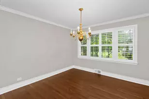 807 Surrey Ln, Glenview, IL 60025 - Photo 7