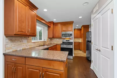807 Surrey Lane, Glenview, IL 60025 - Photo 9