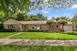 807 Surrey Ln, Glenview, IL 60025 - Photo 1