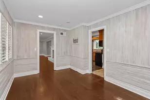 807 Surrey Ln, Glenview, IL 60025 - Photo 15
