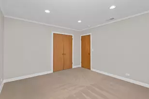 807 Surrey Ln, Glenview, IL 60025 - Photo 19