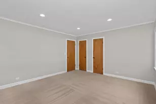 807 Surrey Ln, Glenview, IL 60025 - Photo 17