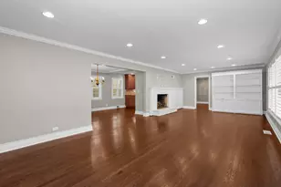 807 Surrey Ln, Glenview, IL 60025 - Photo 3