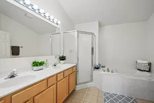 129 Chestnut Hills Cir, Burr Ridge, IL 60527 - Photo 17
