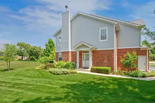 129 Chestnut Hills Cir, Burr Ridge, IL 60527 - Photo 3