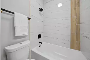 10546 S Ave J, Chicago, IL 60617 - Photo 13