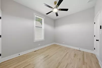 10546 S Avenue J, Chicago, IL 60617 - Photo 15