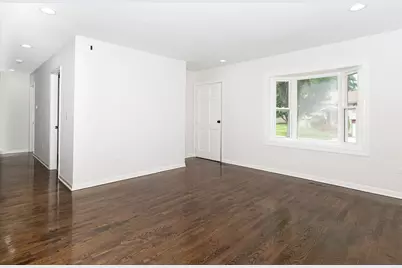 275 E Lincoln Avenue, Glendale Heights, IL 60139 - Photo 3