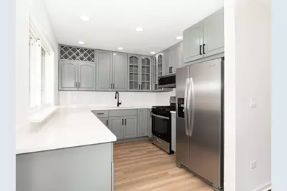 275 E Lincoln Avenue, Glendale Heights, IL 60139 - Photo 7