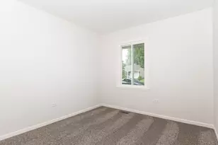 275 E Lincoln Ave, Glendale Heights, IL 60139 - Photo 13