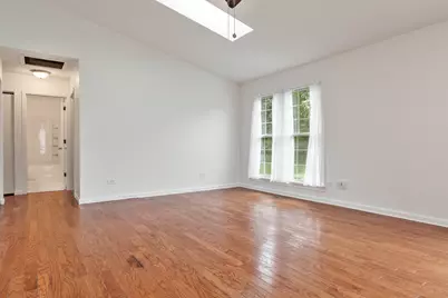 571 Newport Court, Island Lake, IL 60042 - Photo 5