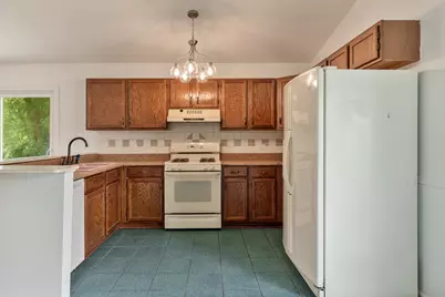 571 Newport Court, Island Lake, IL 60042 - Photo 9