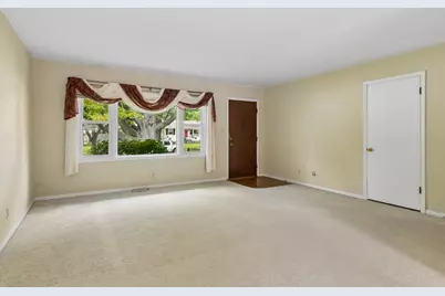 777 Redwood Drive, Aurora, IL 60506 - Photo 3