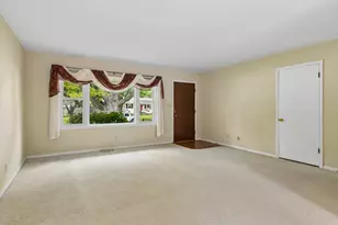 777 Redwood Dr, Aurora, IL 60506 - Photo 3