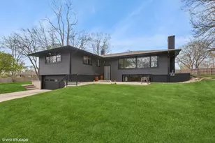 841 Hawthorne Dr, Naperville, IL 60540 - Photo 1