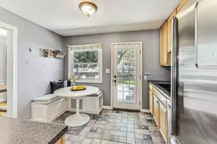 318 W Hackberry Dr, Arlington Heights, IL 60004 - Photo 5
