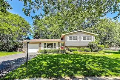 318 W Hackberry Drive, Arlington Heights, IL 60004 - Photo 1