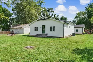 205 S Washington St, Mansfield, IL 61854 - Photo 3