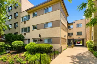 526 W Roscoe St, Chicago, IL 60657 - Photo 1