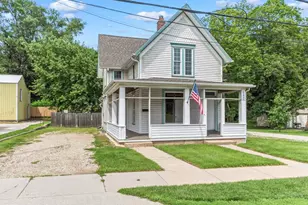 642 E Chicago St, Elgin, IL 60120 - Photo 3