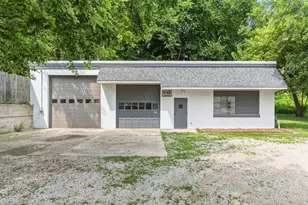 642 E Chicago St, Elgin, IL 60120 - Photo 5