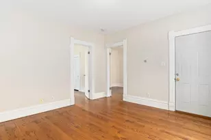 642 E Chicago St, Elgin, IL 60120 - Photo 7