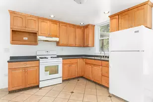 642 E Chicago St, Elgin, IL 60120 - Photo 13