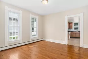 642 E Chicago St, Elgin, IL 60120 - Photo 9