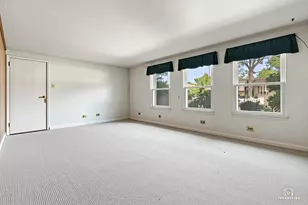 1323 E Rosita Dr, Palatine, IL 60074 - Photo 9