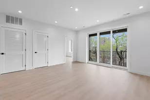 904 W Dakin St, Chicago, IL 60613 - Photo 5