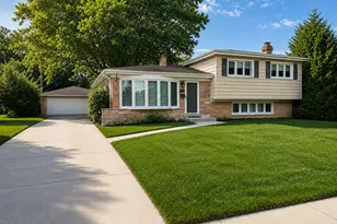 602 S Carol Ln, Mount Prospect, IL 60056 - Photo 1