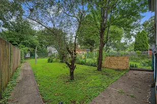 8748 S Marquette Ave, Chicago, IL 60617 - Photo 19